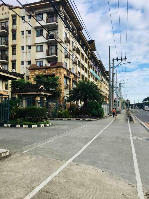 *accessible 2br Close To Sm Marikina/lrt 2*